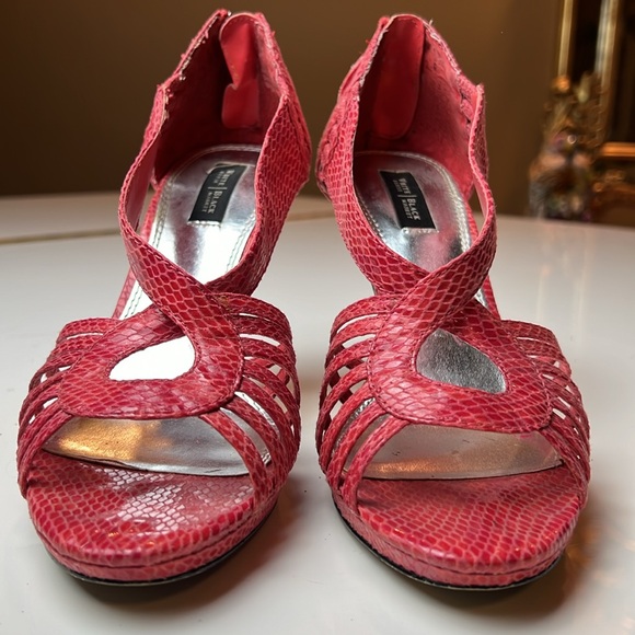 ❤️WHITE HOUSE BLSCK MARKET RED LEATHER SNAKESKIN PRINT 4.5” HEELS SIZE 7 MEDIUM - Picture 8 of 16
